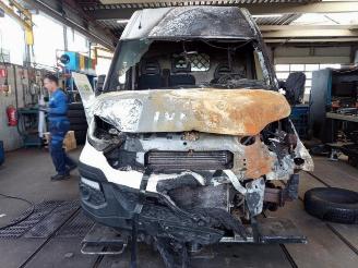 uszkodzony samochody osobowe Iveco New Daily New Daily VI, Van, 2014 33S16, 35C16, 35S16 2018/7