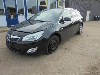Opel Astra Astra J Sports Tourer (PD8/PE8/PF8), Combi, 2010 / 2015 1.4 Turbo 16V picture 1
