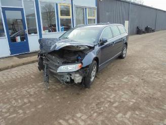damaged passenger cars Volvo V-70 V70 (BW), Combi, 2007 / 2016 2.0 T 16V 2010/4