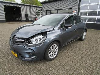 krockskadad bil auto Renault Clio 0.9 TCE LIMITED 2018/10