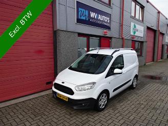 Salvage car Ford Transit Courier 1.6 TDCI Trend airco schuifdeur 2015/3