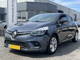 krockskadad bil auto Renault Clio 0.9 TCe Limited 2017/4