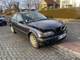 škoda koloběžky BMW 3-serie 3181 sedan 2002/8