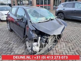 uszkodzony samochody osobowe Toyota Yaris Yaris III (P13), Hatchback, 2010 / 2020 1.0 12V VVT-i 2015
