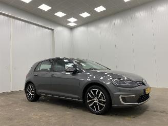 Damaged car Volkswagen e-Golf DSG 100kw 5-drs Navi Clima 2019/1