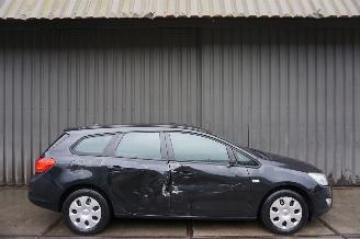 damaged passenger cars Opel Astra SPORTS TOURER 1.4  74kW Business Edition 2012/1