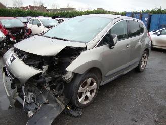 krockskadad bil auto Peugeot 3008  2011/1