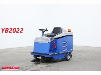 Vaurioauto  machines John Deere  95 BJ 2022 33Hrs! Kehrmaschine / Veegmachine 2022/1