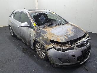 Damaged car Opel Astra 1.6 Turbo Sport 2010/3