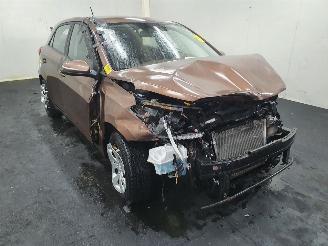 skadebil auto Hyundai I-10 C14A 2015/12