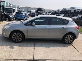 Salvage car Opel Astra 1.6i 85kW 5drs 2011/6