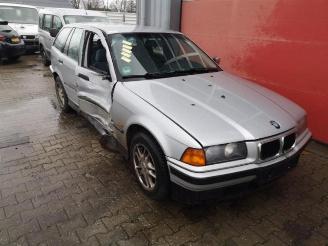 Voiture accidenté BMW 3-serie 3 serie Touring (E36/3), Combi, 1995 / 1999 320i 24V 1997