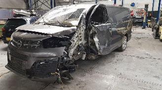 damaged passenger cars Opel Vivaro Vivaro 2.0 CDTI L3H1 Innovation 2019/8