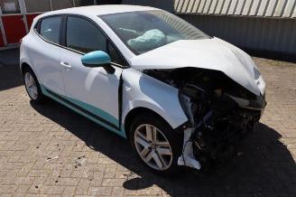 damaged passenger cars Renault Clio Clio V (RJAB), Hatchback 5-drs, 2019 1.0 TCe 100 12V Bi-Fuel 2022/5