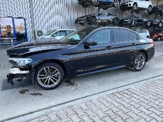 damaged motor cycles BMW 5-serie 520d 2020/4