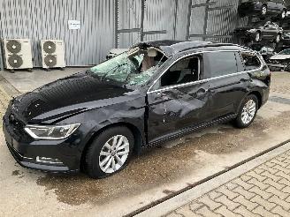 damaged passenger cars Volkswagen Passat  2016/7
