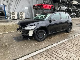 damaged passenger cars Volkswagen Golf VII 1.6 TDI 2018/7