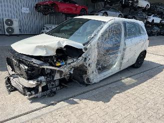 Vaurioauto  passenger cars Mercedes B-klasse B200 Sports Tourer 2017/10