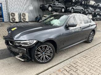 krockskadad bil auto BMW 3-serie 330e Plug-in-Hybrid xDrive 2019/8