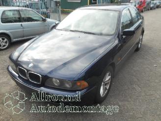 Auto da rottamare BMW 5-serie 5 serie (E39) Sedan 520i 24V (M54-B22(226S1)) [125kW]  (09-2000/06-200=
3) 2001