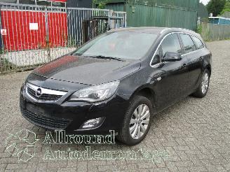 Salvage car Opel Astra Astra J Sports Tourer (PD8/PE8/PF8) Combi 2.0 CDTI 16V 160 (A20DTH(Eur=
o 5)) [118kW]  (10-2010/10-2015) 2012