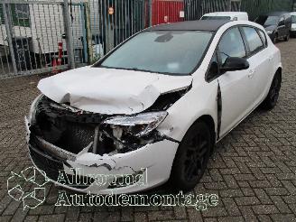 Salvage car Opel Astra Astra J (PC6/PD6/PE6/PF6) Hatchback 5-drs 1.4 16V ecoFLEX (A14XER(Euro=
 5)) [74kW]  (12-2009/10-2015) 2011