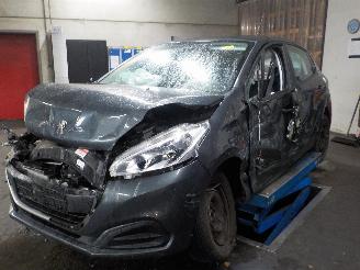 damaged passenger cars Peugeot 208 208 (CA/CC/CK/CL) Hatchback 1.2 Vti 12V (HMZ) [60kW]  (03-2012/...) 2015/8