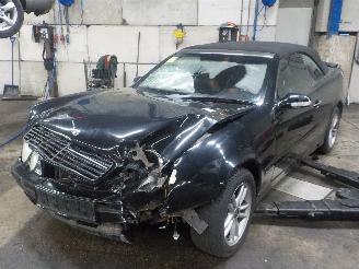 damaged passenger cars Mercedes CLK CLK (R208) Cabrio 2.0 200 16V (M111.945) [100kW]  (03-1998/03-2002) 2000