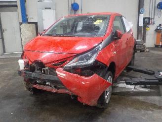 uszkodzony samochody osobowe Toyota Aygo Aygo (B40) Hatchback 1.0 12V VVT-i (1KR-FE) [51kW]  (05-2014/06-2018) 2017/11