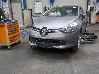 damaged passenger cars Renault Clio Clio IV (5R) Hatchback 5-drs 1.2 TCE 16V GT EDC (H5F-403(H5F-D4)) [88k=
W]  (03-2013/08-2021) 2015/10
