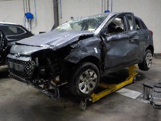 krockskadad bil auto Hyundai I-20 i20 (GBB) Hatchback 1.2i 16V (G4LA) [62kW]  (11-2014/08-2020) 2016