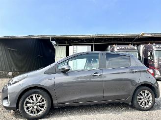 Coche accidentado Toyota Yaris gereserveerd 1.5 Hybrid 87pk automaat Dynamic 5drs - nap - line + front assist - camera - keyless entry + start - clima - cruise contr 2019/12