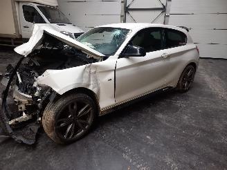 damaged passenger cars BMW 1-serie 116 2013/1
