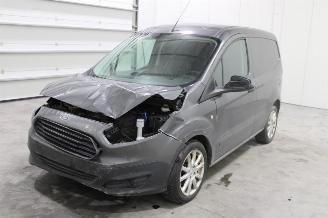 damaged passenger cars Ford Transit Courier Van Transit Courier 2017/5
