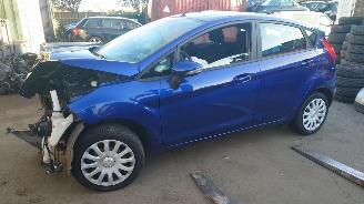 damaged passenger cars Ford Fiesta 2013 1.0 XMJA Blauw Deep Impact Blue onderdelen 2013/10