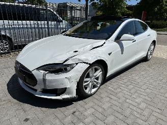 Damaged car Tesla Model S P85 FREE CHARGING !! HIGHWAY AUTOPILOT & PREMIUM CONNECTIVITY INCLUDED 2015/12
