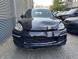 damaged passenger cars Porsche Cayenne 3.0D FACELIFT MATRIX LED / DYNAMIC / 2016/12