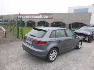 krockskadad bil auto Audi A3 1.6 TDI  ATTRACTION 2014/5