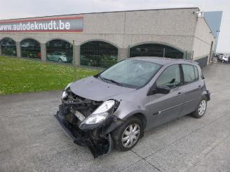 Vaurioauto  passenger cars Renault Clio 20-TH ANNIVERSA 2011/1