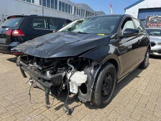 Vaurioauto  passenger cars Volkswagen Polo Polo VI (AW1), Hatchback 5-drs, 2017 1.0 MPI 12V 2021