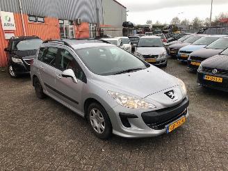 Salvage car Peugeot 308 1.6 HDi 16V Combi/o 4Dr Diesel 1.560cc 66kW (90pk) FWD 2010/11